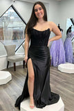 Robe de bal longue noire en satin et dentelle style sirène sans bretelles avec fente TP1335